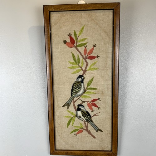 Vintage Paar gerahmte Crewel Vögel auf Zweigen Stickerei Nadelspitze Verfärbungen - Bild 13 von 18