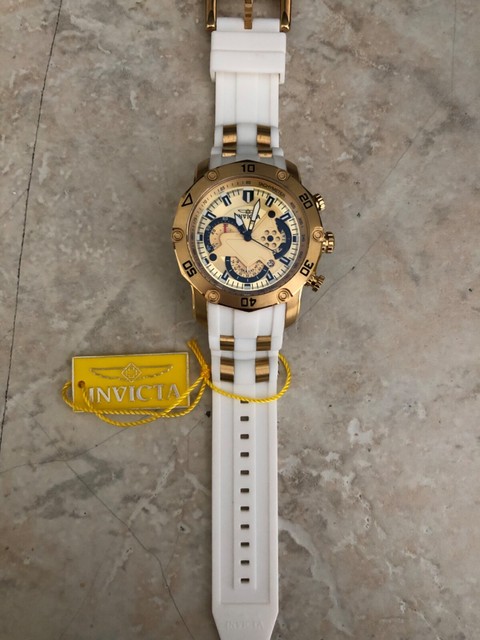 Invicta Men's Pro Diver Stainless Steel Quartz Watch with Silicone Invicta Men's Pro Diver Stainless Steel Quartz Watch with Silicone