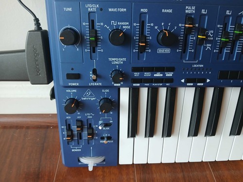 Behringer MS-1 32-Key Analog Mono Synth - Picture 2 of 6