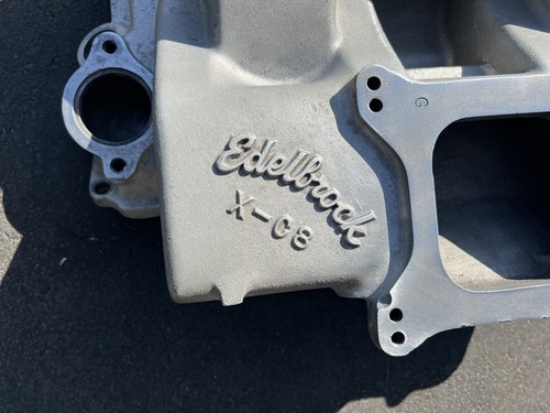 Edelbrock X-C8 SBC Cross Ram Manifold W/Linkage - Picture 3 of 8