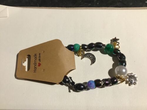 Mixed jewellery styles. - Picture 5 of 19