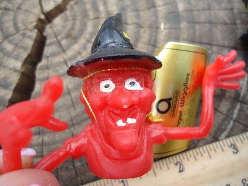 VTG Finger Wigglies Pair Red Blue Witch Halloween Novelty Nick Naks Toy Mini Fig - Picture 2 of 5