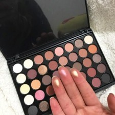 40 Colors Eye Makeup Nude Matte Shimmer Eyesh...