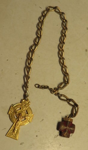 Vintage Celtic Stn Cross Pendant Irish Crucifix Religious Jewelry Erin Gold Tone - Picture 2 of 16