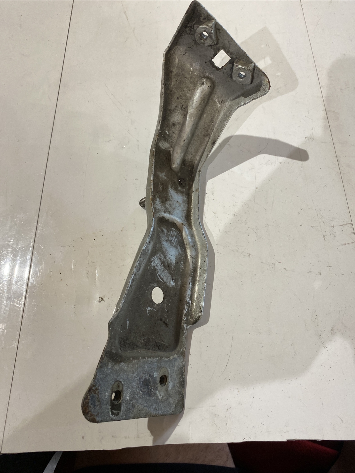 Volkswagen Jetta Mk6 Front Left Wing Fender Holder Bracket 