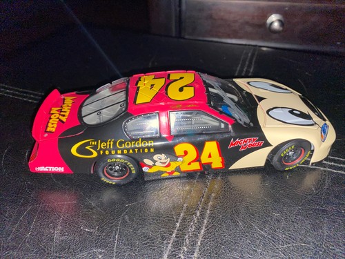 Jeff Gordon #24 Foundation/Mighty Mouse 2006 Monte Carlo 1/24th diecast Signed - Picture 3 of 3