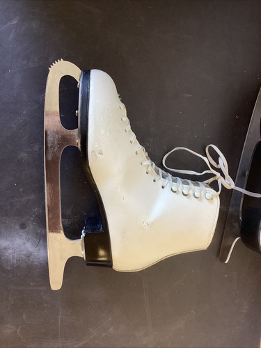 Pre-Owned Jackson Ice Skates (Size 6) (White Pair) (Made in Canada) - Picture 6 of 14