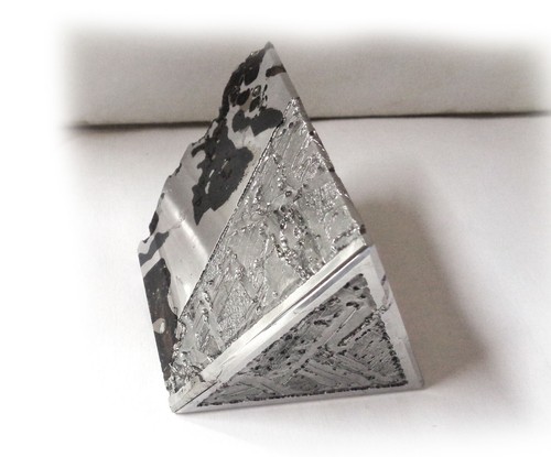 Meteorite Seymchan "ARTWORK" triangle 355.0 grams, excellent quality - Picture 1 of 11