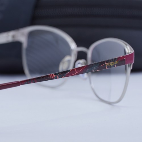 Anteojos Vogue VO4072 5055 rojo oscuro/plateado 52 mm nuevos auténticos - Imagen 5 de 6