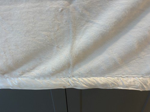 NEW $196 Giraffe At Home Luxe Throw Blanket 45" X 59 " White Super Soft And Cozy - Picture 8 of 8