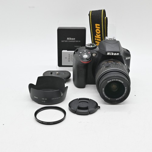 [Near Mint/Shutter count 2,220]Nikon D3300 Black 24.2 MP DSLR 18-55mm VR II Lens - Picture 1 of 13