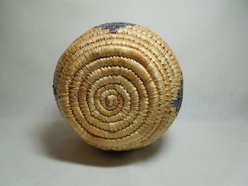Vintage Alaskan Poss.Yupik Woven Basket With Blue Heart Decoration 6 1/4" Tall - Picture 4 of 5