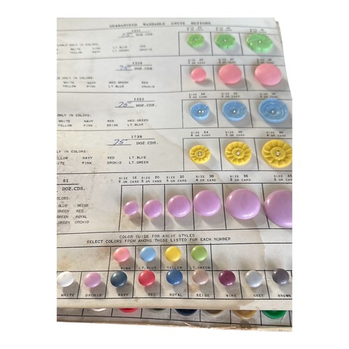 Vintage 1940's LeChic Salesman's Button Binder - Plastic, Glass, Lucite & Casein - Picture 2 of 15