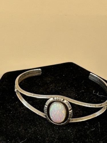 Vintage Navajo Southwestern Style . 925 Silver & Opal Cuff Signed Running Bear - Picture 2 of 6