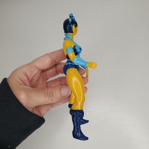 Figura de acción He-Man Evil Lyn Masters of the Universe MOTU Mattel 1981 - Imagen 4 de 7