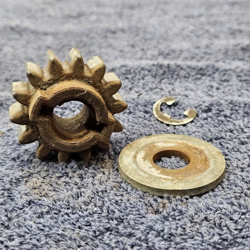 Craftsman Lawnmower Wheel Pinion Gear with Washer & E-Clip - 22" 917.370620 - Picture 5 of 5