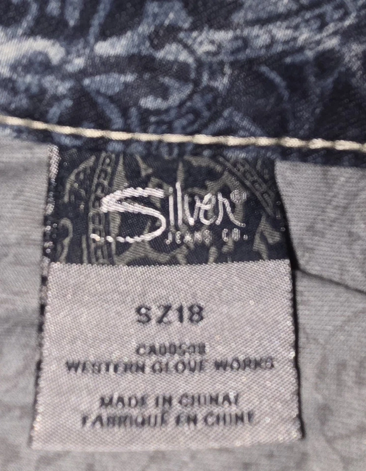 Women's Silver Capri Jeans - SZ 18 - Image 2 of 2