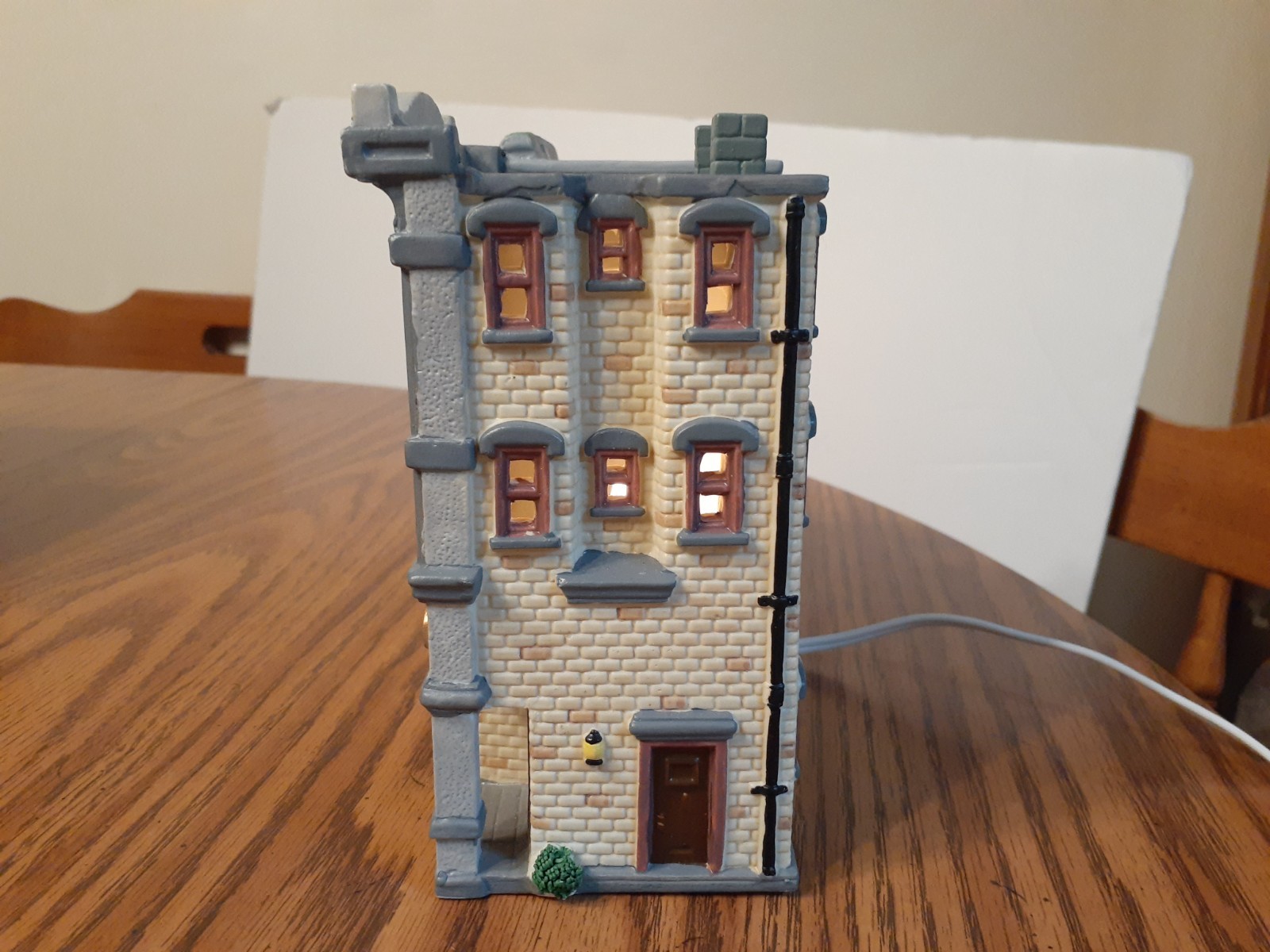 Picture 4 of 8