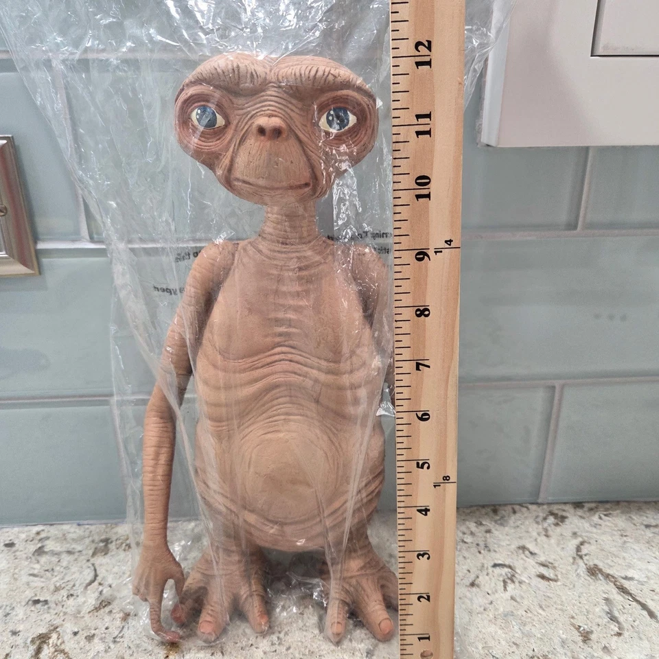 NUEVO E.T. Figura de espuma extraterrestre NECA juguete coleccionable nuevo en paquete Foto 3 de 4