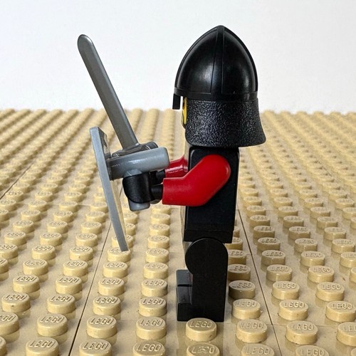 LEGO Castle: Dragon Knight, SWORD, SHIELD, cas525, 70402, GATEHOUSE RAID, 2013 - Picture 4 of 7