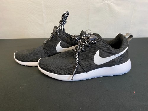 Scarpe da corsa basse Nike Roshe One donna nere bianche stringate taglia 6 - Foto 2 di 12