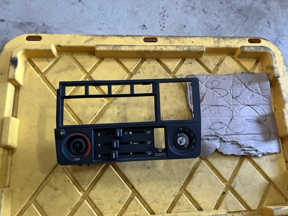 Controlador de clima Bmw 325e E30 1986-1987 usado 13736549 Foto 2 de 4