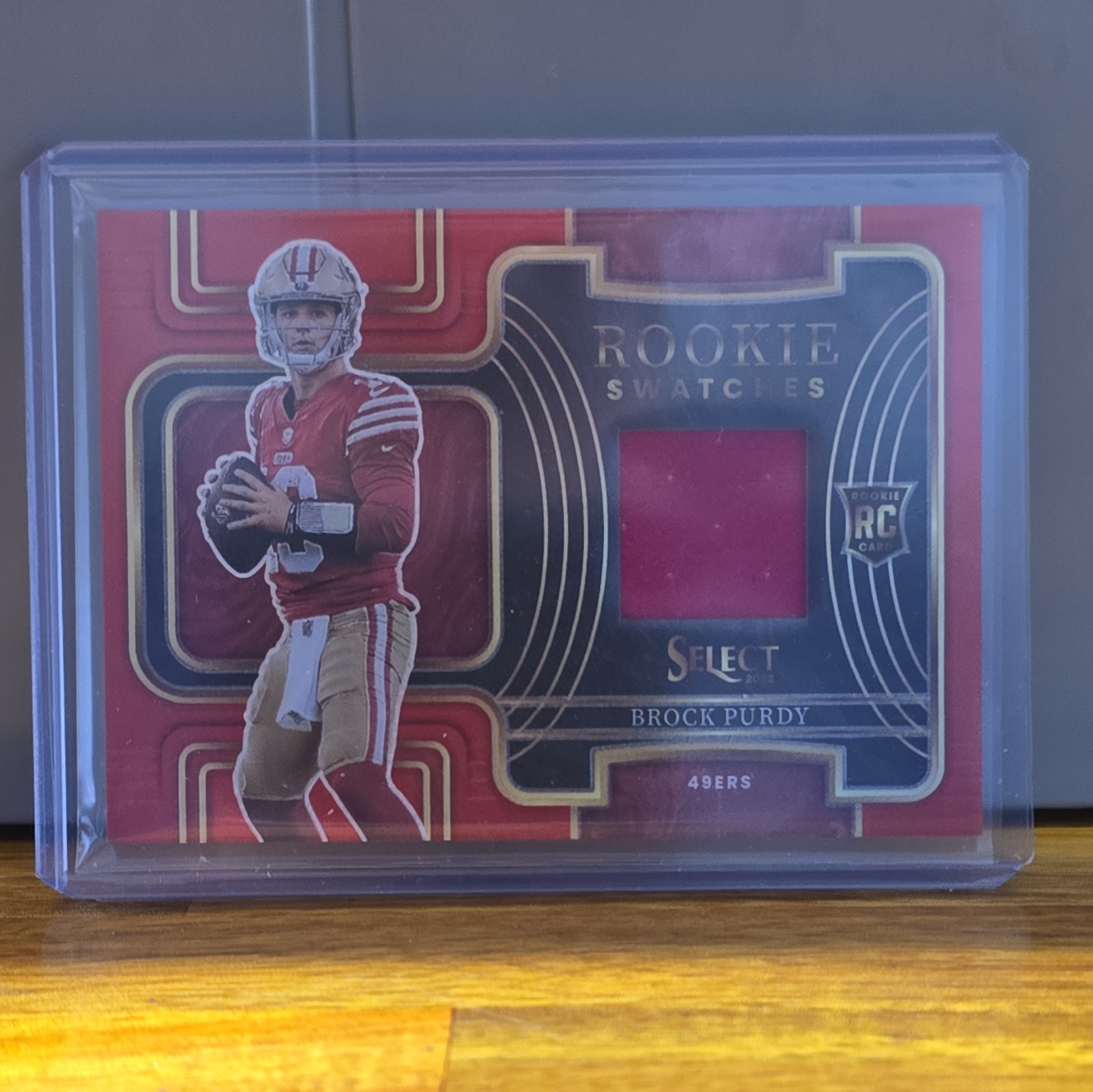 2022 Panini Select - Rookie Swatches Brock Purdy #RSW-17 Red Prizm (MEM, RC)