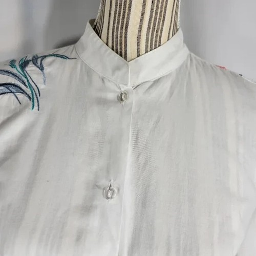 Norm Thompson Escape from the Ordinary White Embroidered Long Sleeve Top Medium - Picture 2 of 10