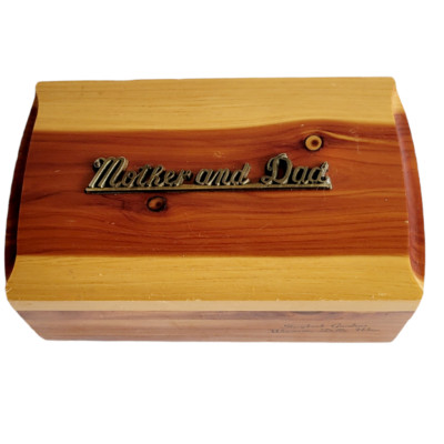 Red Cedar Wood Trinket Box Storybook Gardens Wisconsin Dell, Wisc. Mother & Dad