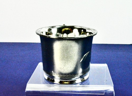 Child's Cup Silverplate w Floral Engraving & Figural Handle. Rogers Quadruplate - Picture 5 of 12
