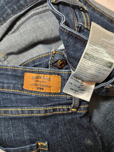 Levi Signature Denim Jean Modern Shorts Plus Size 24 Women's Cuffed Mid Rise - Picture 9 of 9