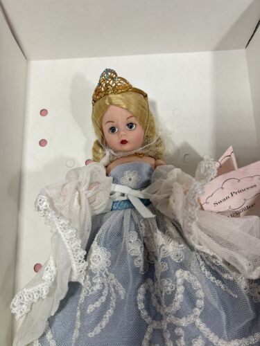Madame Alexander 10" Swan Princess 33690 COA Original Tags & Box - Picture 2 of 7