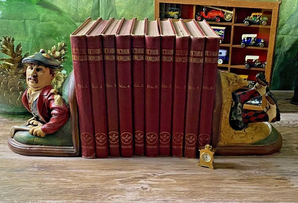 NEWNES PICTORIAL KNOWLEDGE, 10 VOLUME SET Encyclopaedia - Image 2 of 4