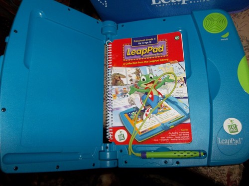 LeapPad Blue/Green w/ Case & Four Book/Smartridge Sets NICE! - Picture 4 of 6