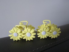 NEW 2 PIECE LIGHT YELLOW DAISY CLAMP BARRETTES