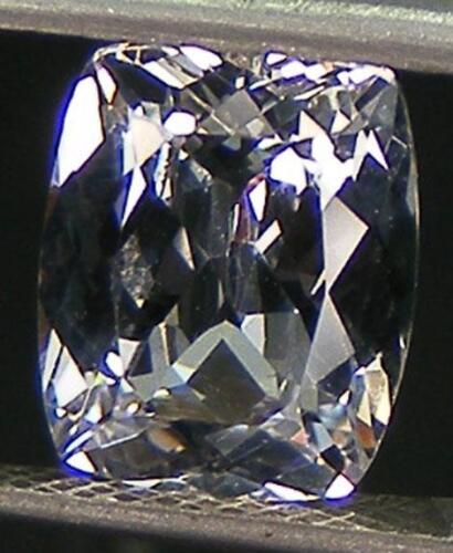 3,81CT. OTTIMO CUSCINO TAGLIO 10x8 MM. CORINDONE DA LABORATORIO ZAFFIRO BIANCO - Foto 2 di 3