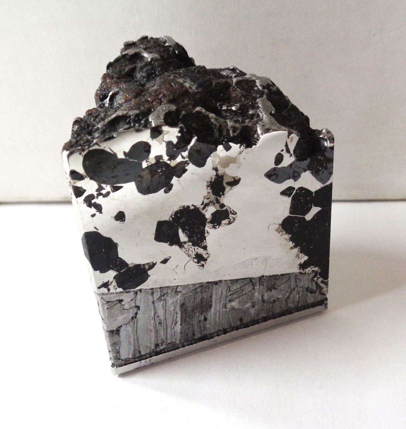 Meteorite Seymchan "ARTWORK" triangle 355.0 grams, excellent quality - Picture 6 of 11