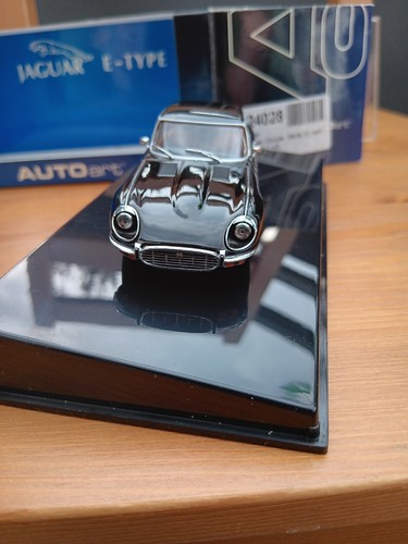 Autoart 1/43 Jaguar E-Type Coupe Series III V12 black 53781 - Bild 4 von 9