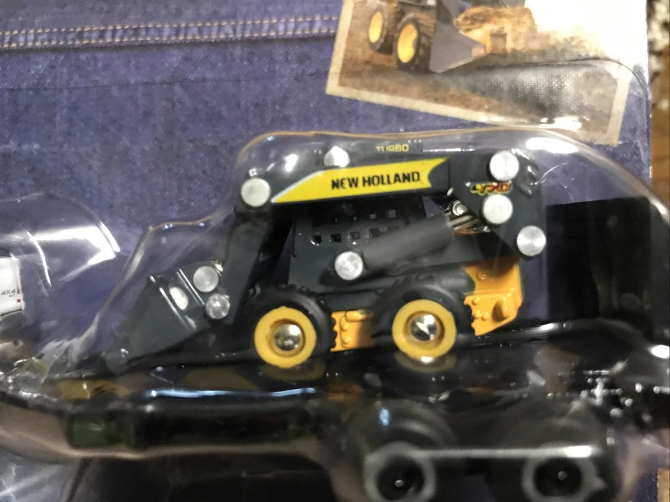 1:64 ERTL NEW HOLLAND Dodge Ram Pickup Truck With Trailer & L170 Skidsteer - Image 2 of 3