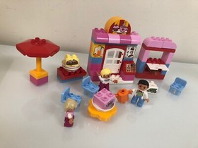 Lego Duplo 10587 Cafe 3 Mini Figures Chairs Umbrella Resturant Cash Complete EUC