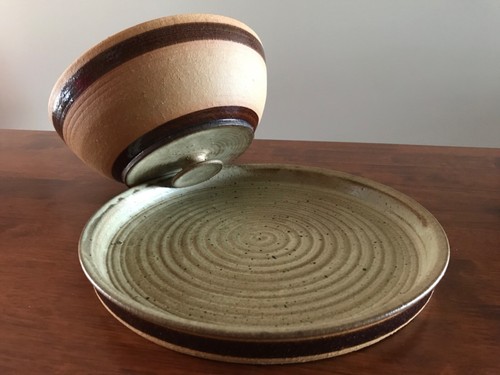 Vintage Australian Earthen Pottery Glazed Cheese / Serving Platter and Dome Lid - Picture 3 of 10