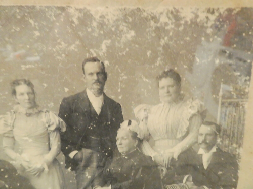ANTIQUE AUSTRALIAN PHOTOGRAPH BLACK AND WHITE FAMILY PORTRAIT WEATHERED - Picture 3 of 10