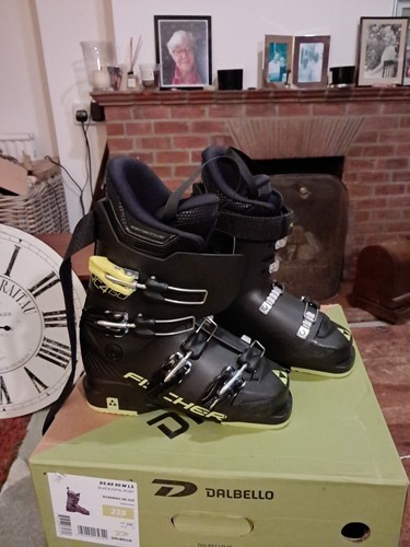 Fischer RC4 Boys or Mens Ski Boots Black  273 X 250