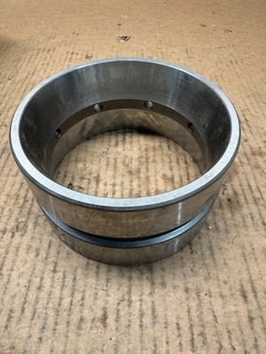 NEW TIMKEN DOUBLE BEARING CUP 752D