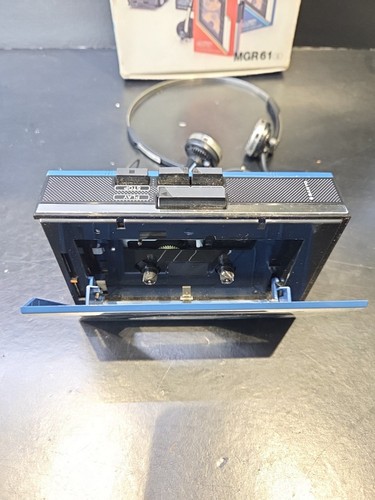Vintage Sanyo Personal Stereo Radio Cassette MGR61 Boxed & Original Headphones - Picture 11 of 15