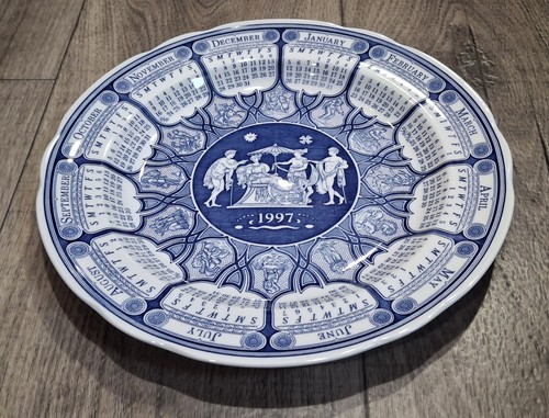Spode Targa Calendario Camera Blu 1997 ~Blu Greco~ Rotonda con Bordo Smerlato 10,5" - Foto 4 di 7