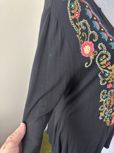 Soft Surroundings Embroidered Floral Black 3/4 Sleeve Tunic Top Size Large Boho - Picture 7 of 10
