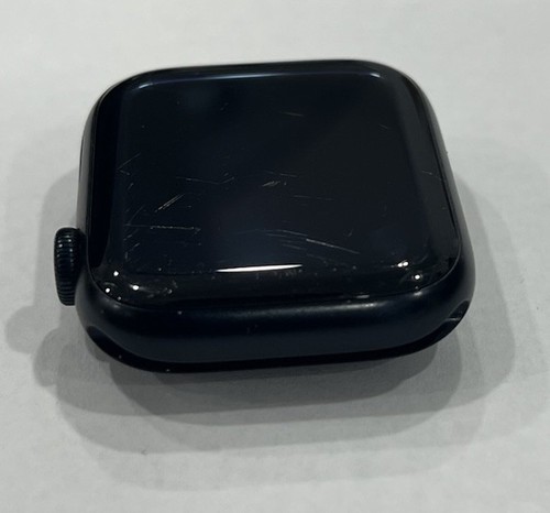 Apple Watch Series 9 45 mm - Boîtier en aluminium avec bracelet sport - Minuit - Cellulaire - Photo 7 sur 11