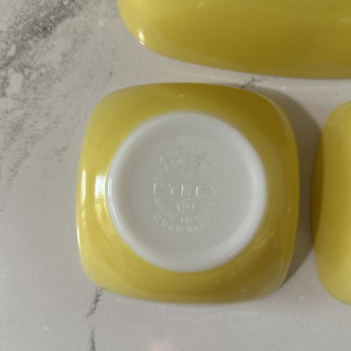 VTG 1949-53 Pyrex Yellow Hostess Set Lg 525B 2.5 Qt Bowl w/ 2 Small 407 7oz Bowl - Picture 11 of 14