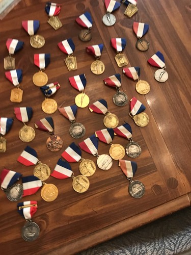 LOT OF ASSORTED YMCA SWIMMING MEDALS AND OTHER MEDALS 1970'S